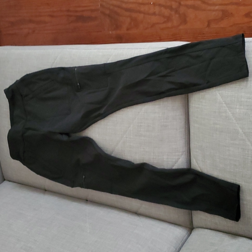 Size 4 Athleta Headlands hybrid cargo pants